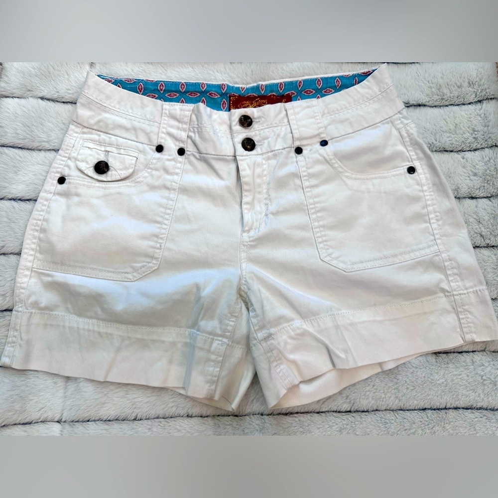 One 5 One White Double Button Shorts with Square Pockets